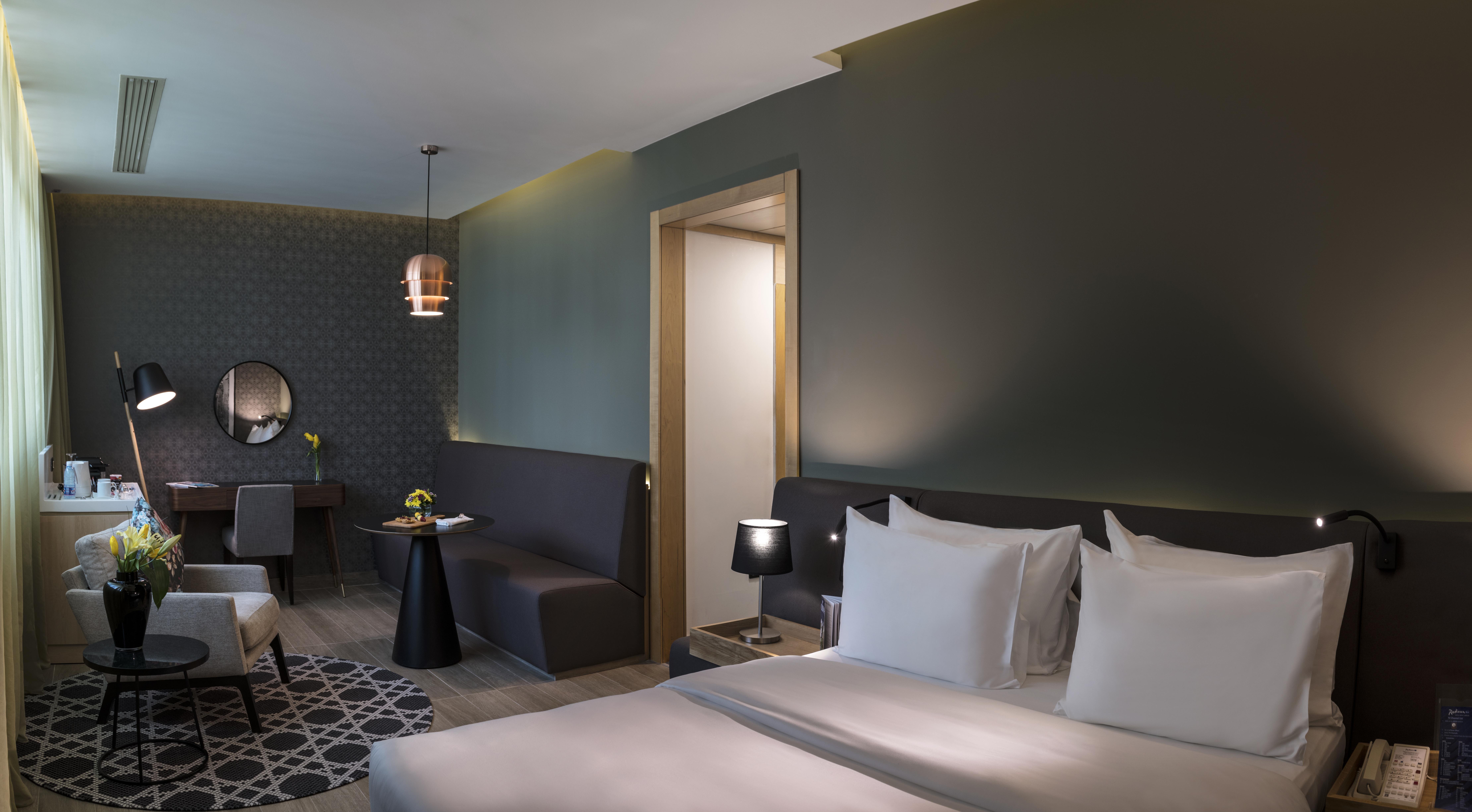 Radisson Blu Hotel, Beirut Verdun Dış mekan fotoğraf Deluxe Room