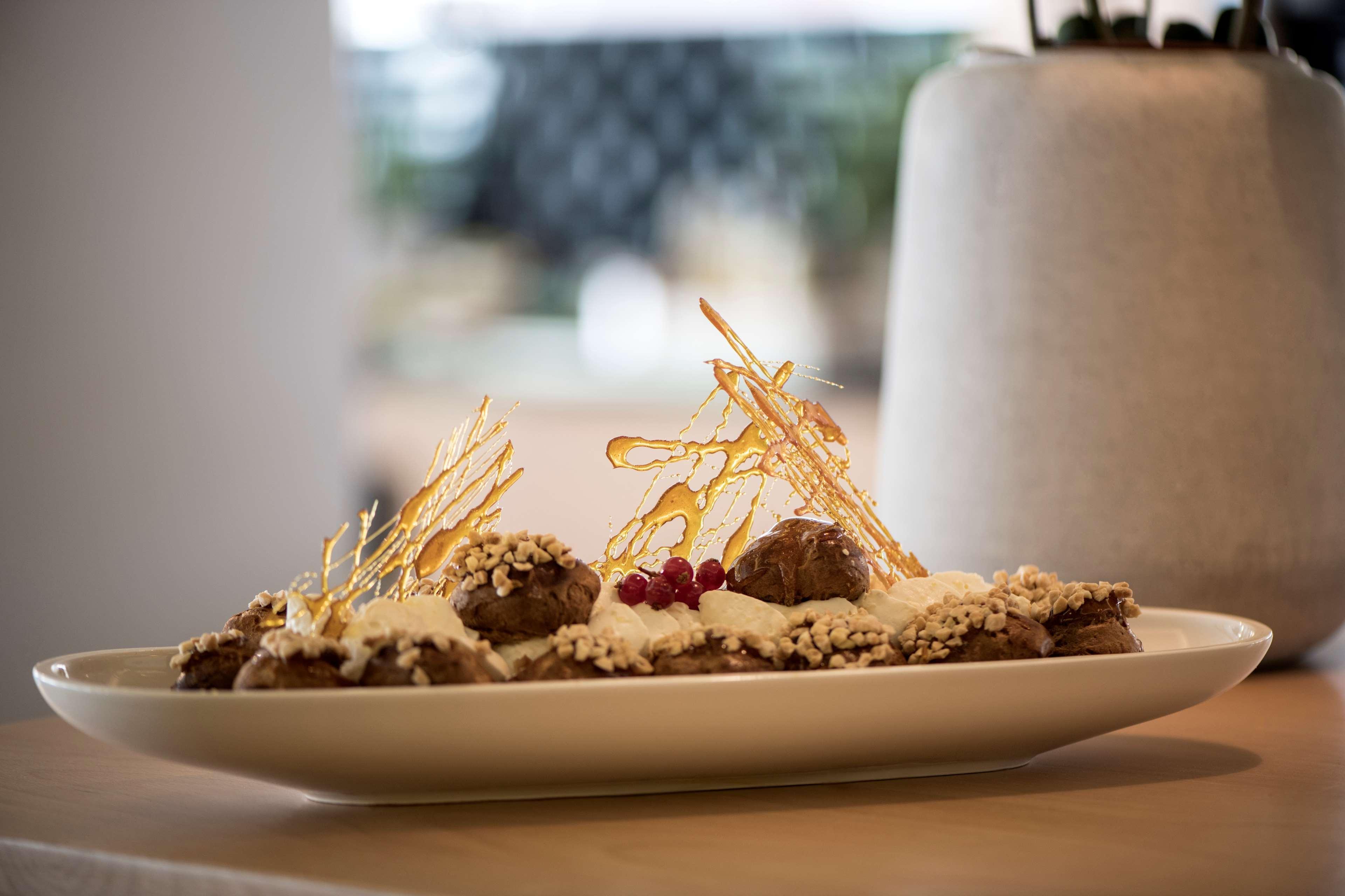 Radisson Blu Hotel, Beirut Verdun Dış mekan fotoğraf A Swedish dessert, Swedish meatballs with lingonberry jam