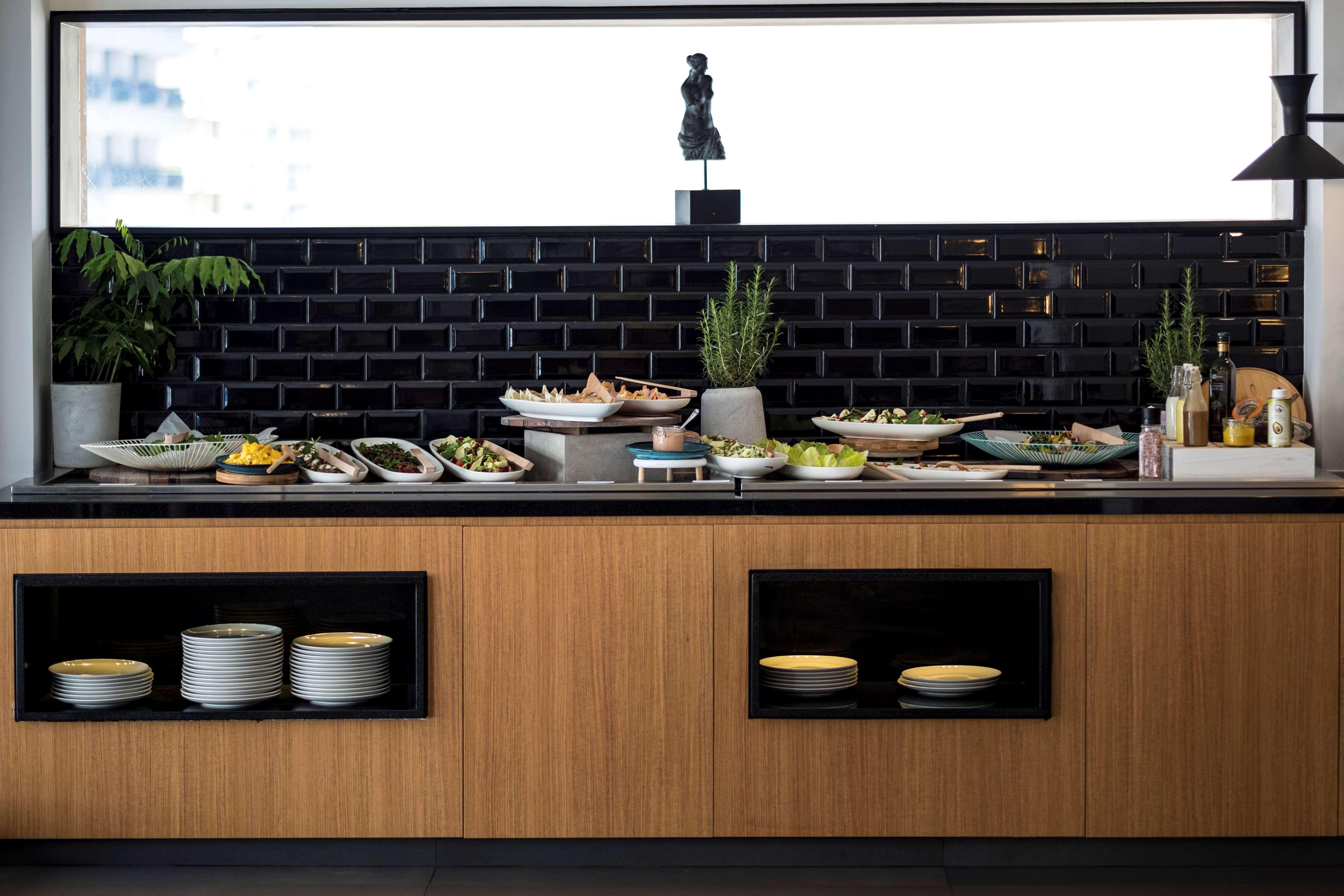 Radisson Blu Hotel, Beirut Verdun Dış mekan fotoğraf A typical open kitchen