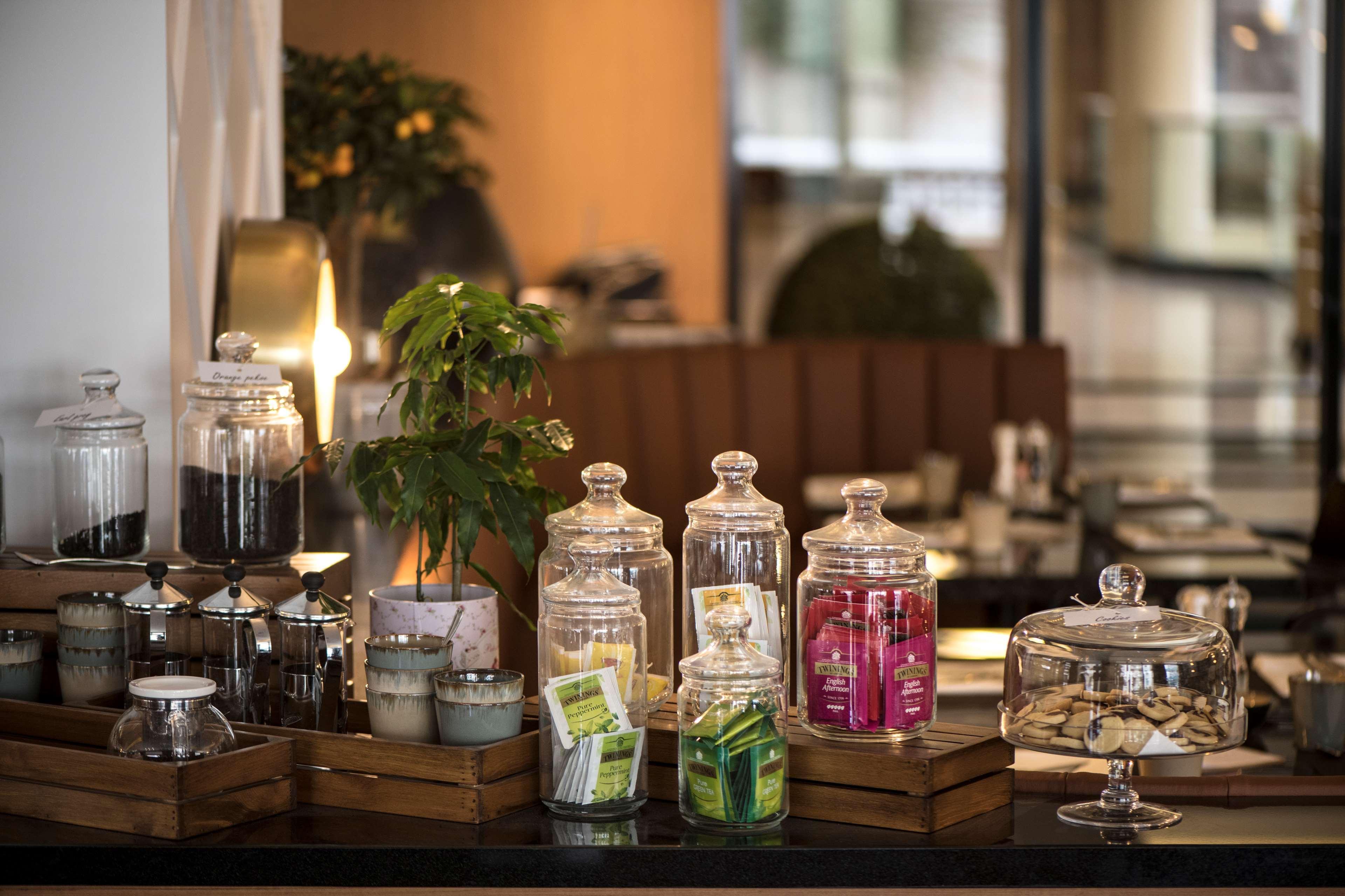 Radisson Blu Hotel, Beirut Verdun Dış mekan fotoğraf A selection of teas at the Mandarin Oriental, Paris