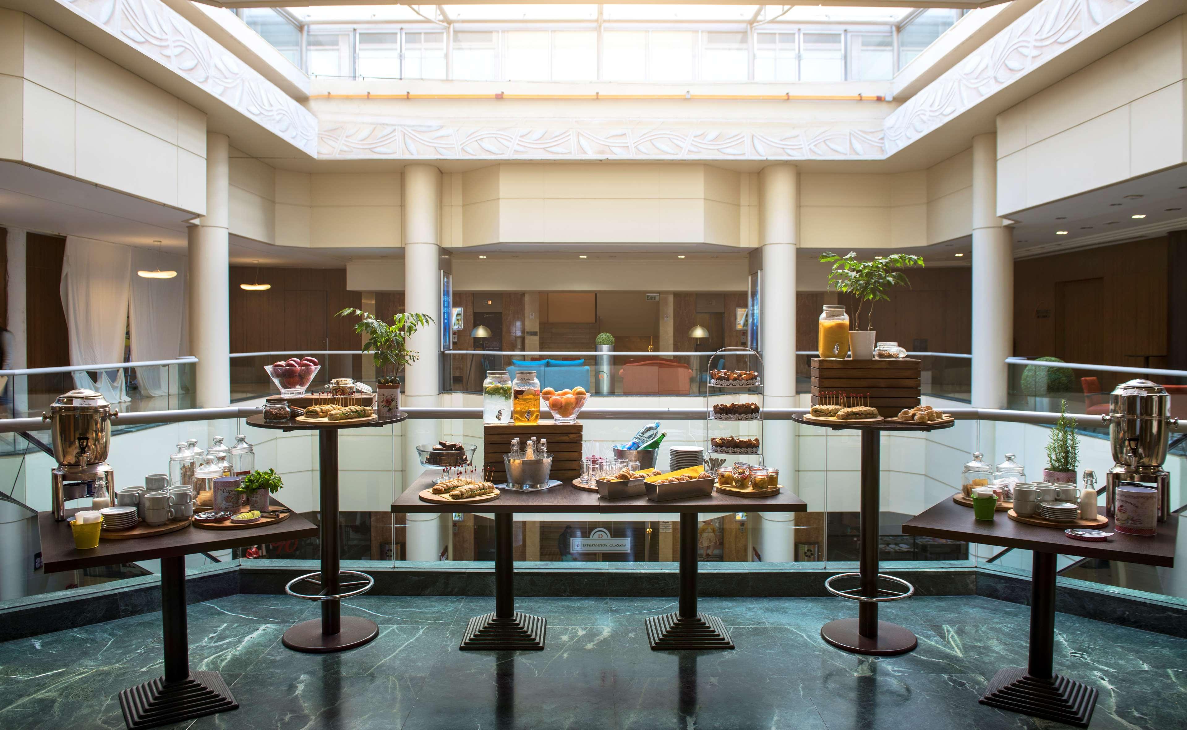Radisson Blu Hotel, Beirut Verdun Dış mekan fotoğraf The lobby of the hotel