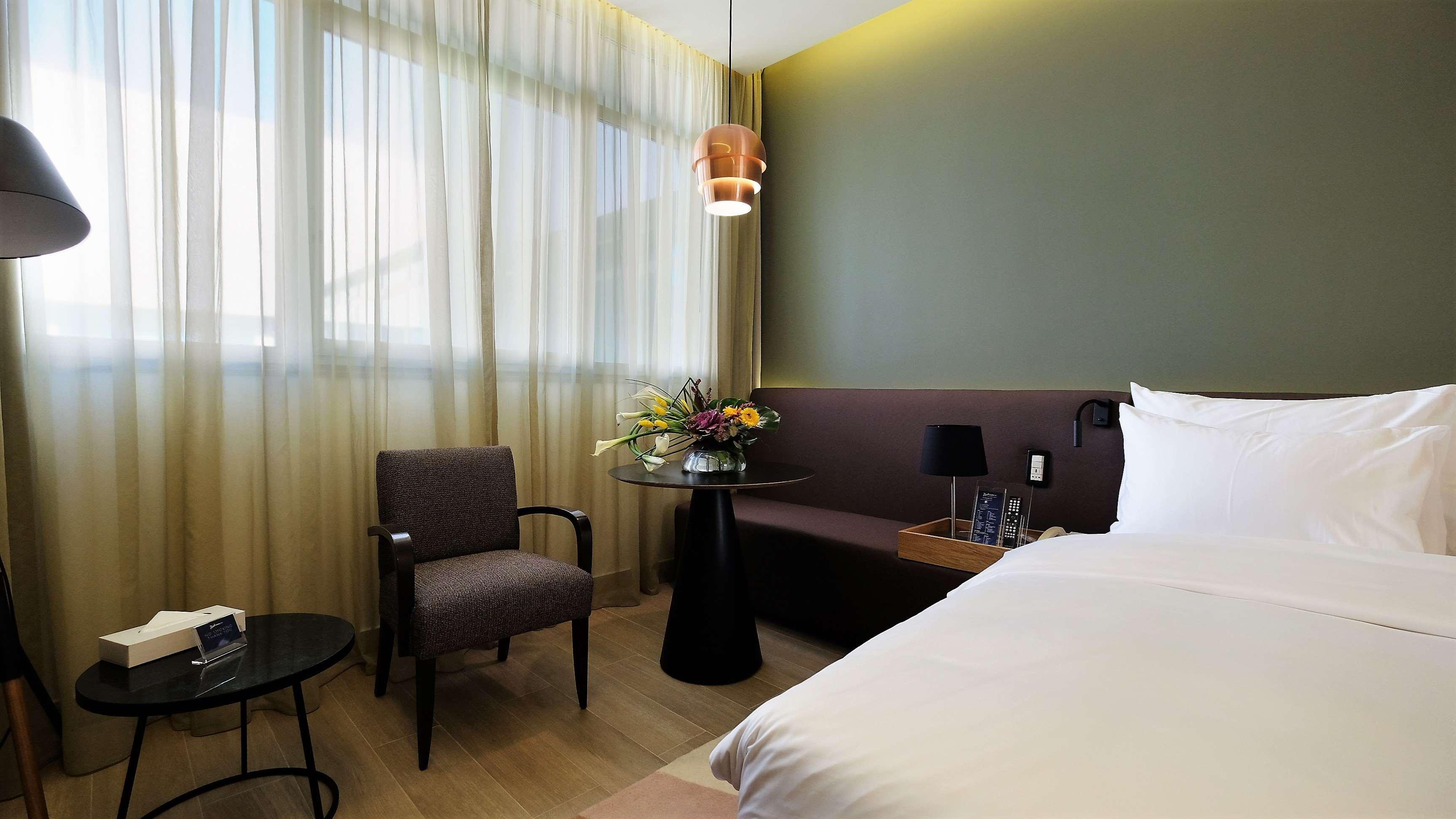 Radisson Blu Hotel, Beirut Verdun Dış mekan fotoğraf Deluxe Room