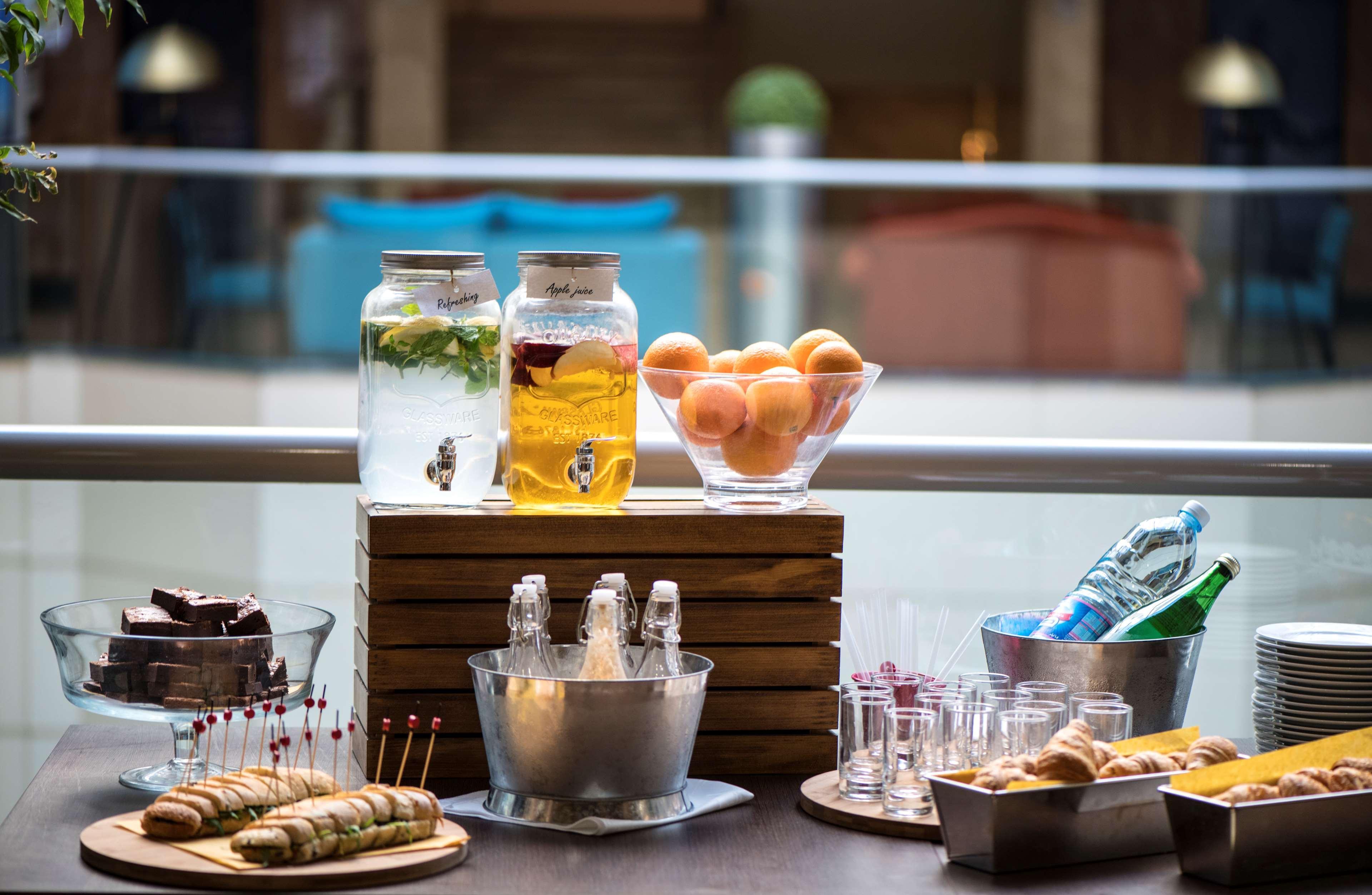 Radisson Blu Hotel, Beirut Verdun Dış mekan fotoğraf A selection of drinks and snacks at a party