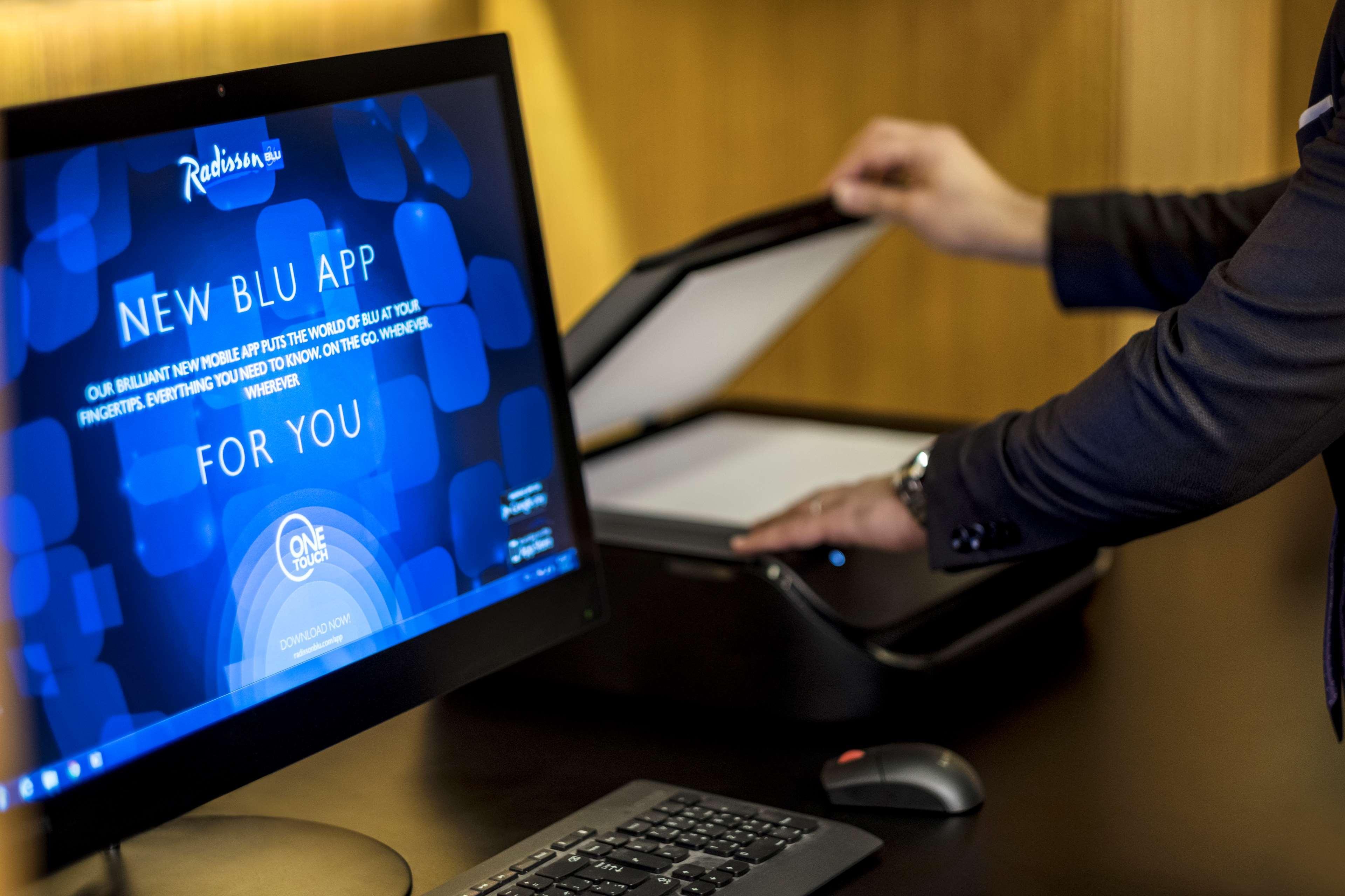 Radisson Blu Hotel, Beirut Verdun Dış mekan fotoğraf A printer