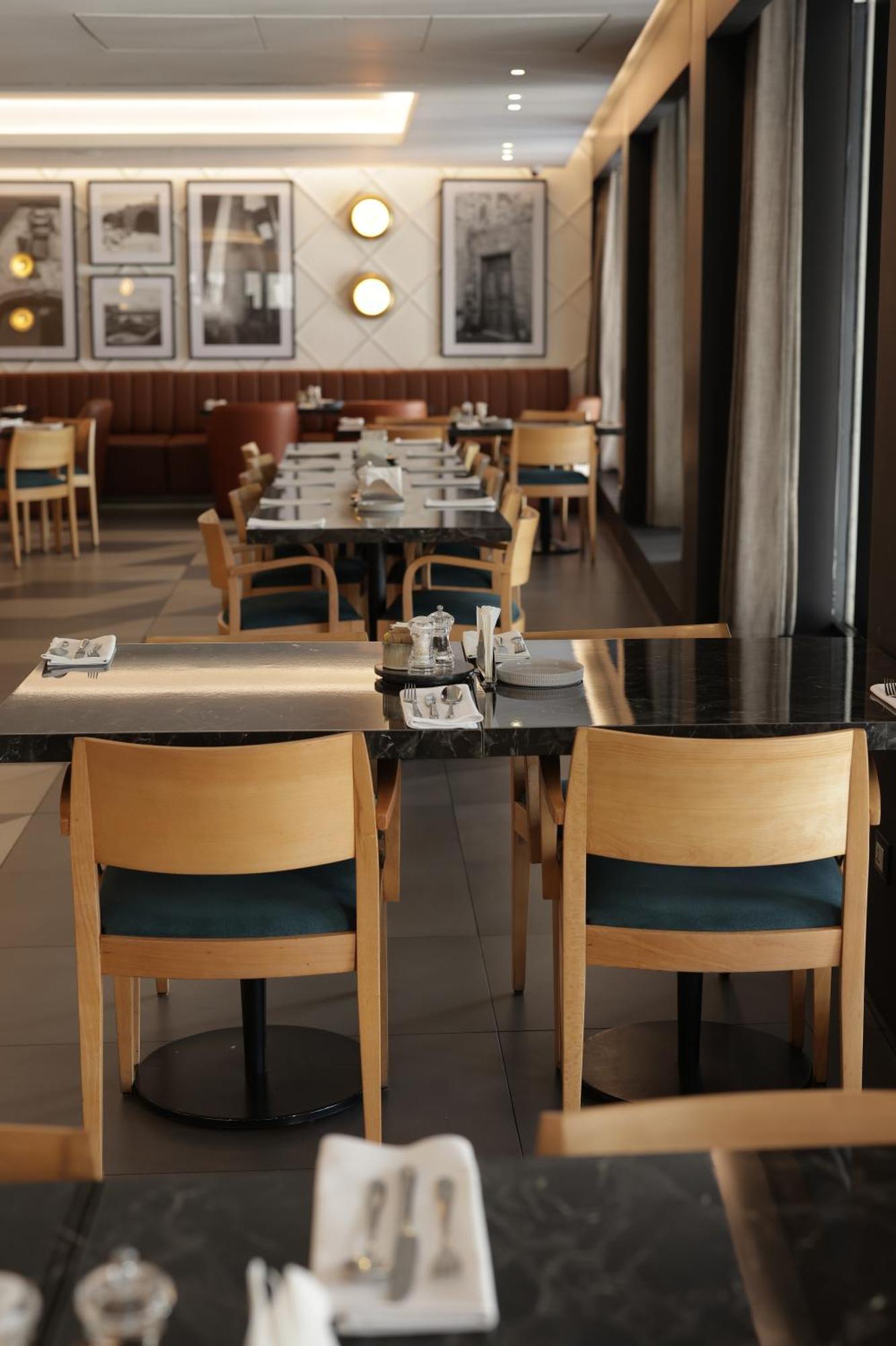 Radisson Blu Hotel, Beirut Verdun Dış mekan fotoğraf Restaurant interior