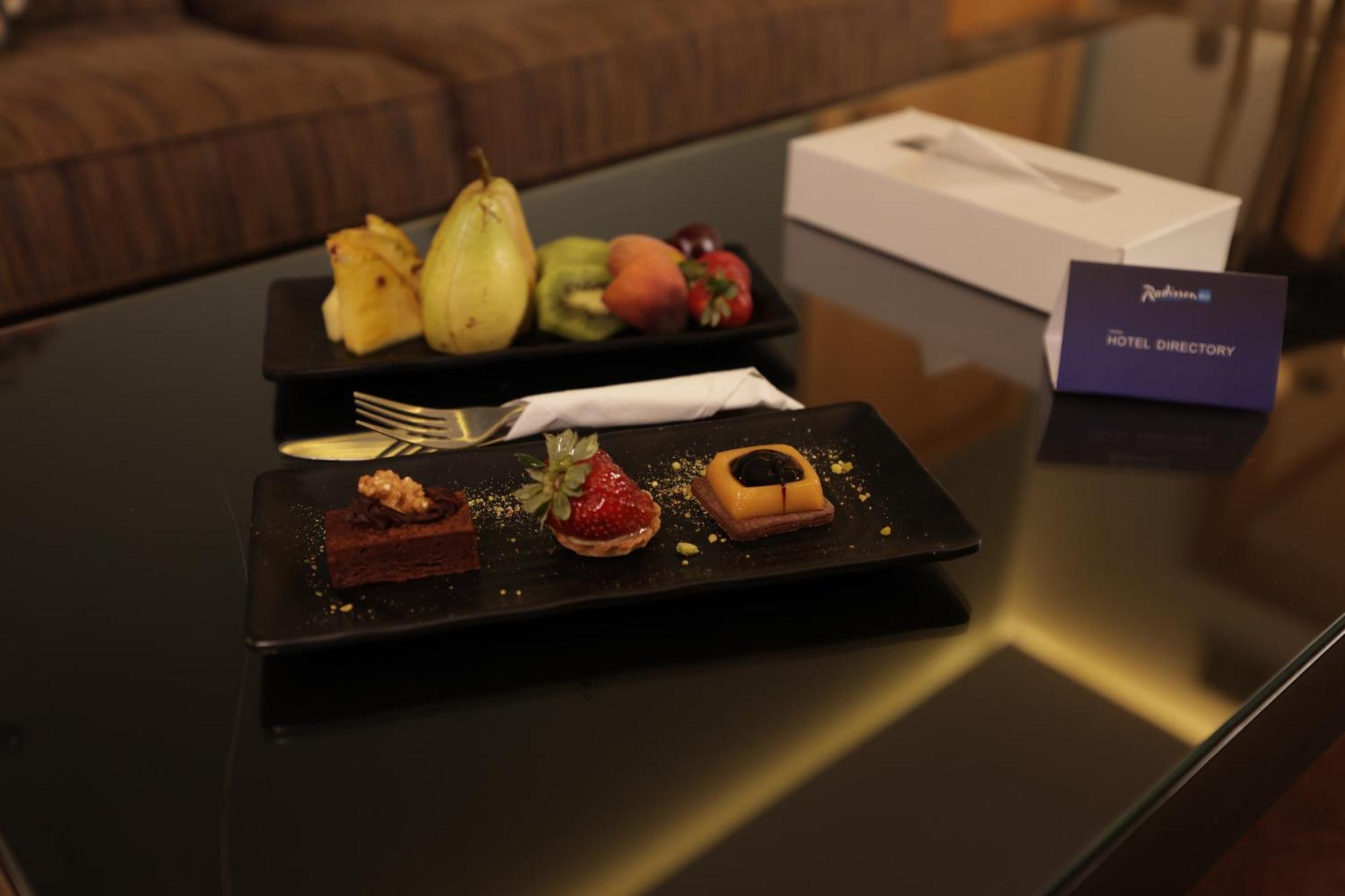 Radisson Blu Hotel, Beirut Verdun Dış mekan fotoğraf Fruit and chocolate
