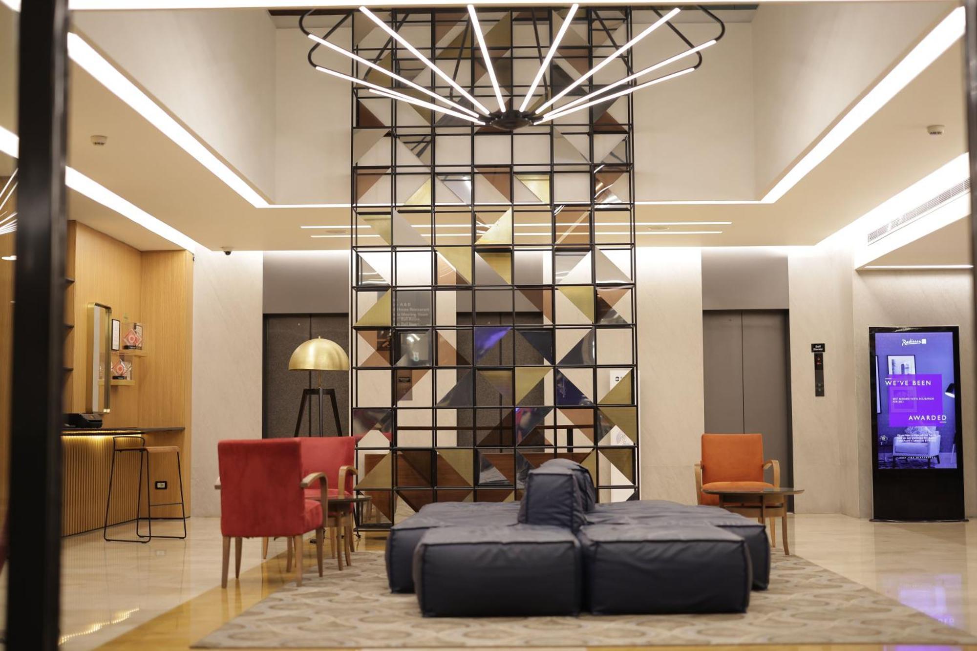 Radisson Blu Hotel, Beirut Verdun Dış mekan fotoğraf The lobby of the hotel
